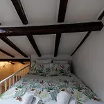 Sicardi - Elegant Apartment In Old Town