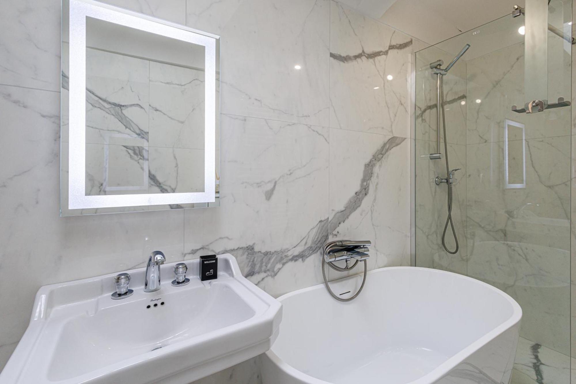 Sicardi - Elegant In Old Town Menton
